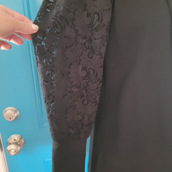 One button jacket with bishop lace sleeves. - Picture 3 of 4